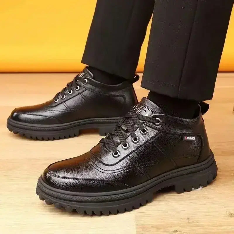 Bota Masculina de Couro Acolchoada Romenzi RZ290