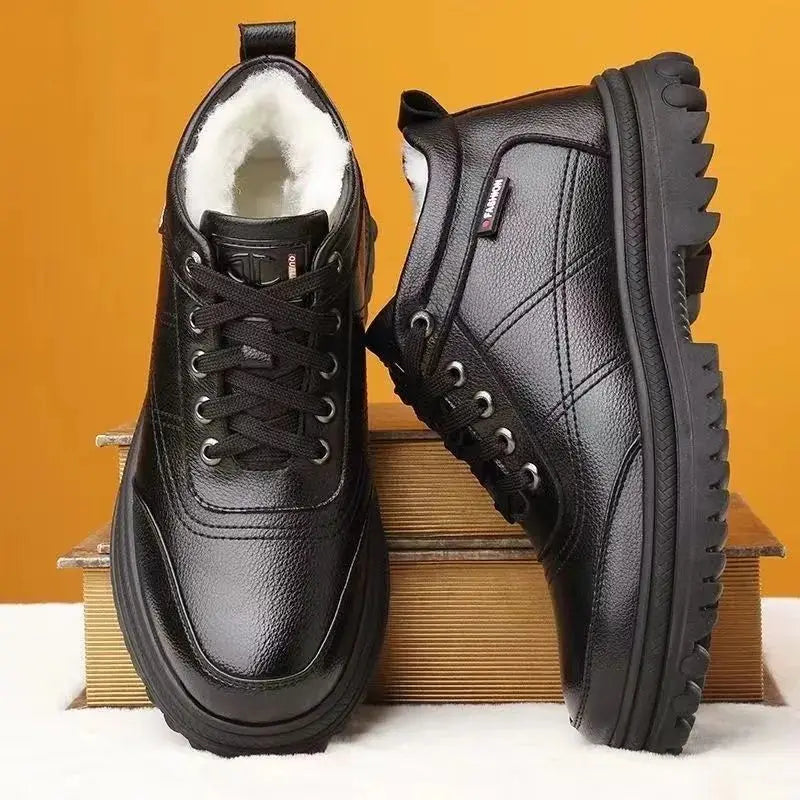 Bota Masculina de Couro Acolchoada Romenzi RZ290