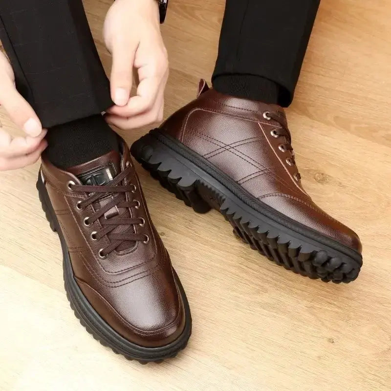 Bota Masculina de Couro Acolchoada Romenzi RZ290
